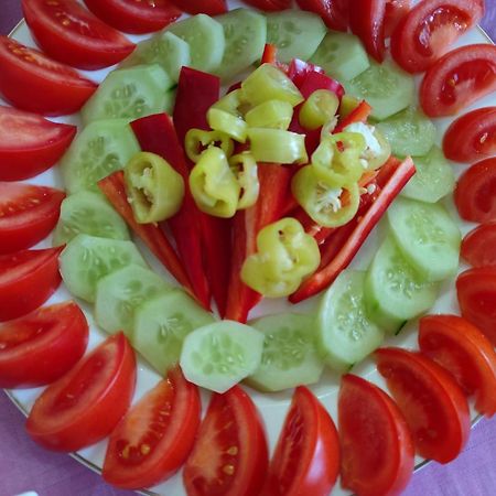 Holiday Bungalows & Food Plav Bilik gambar