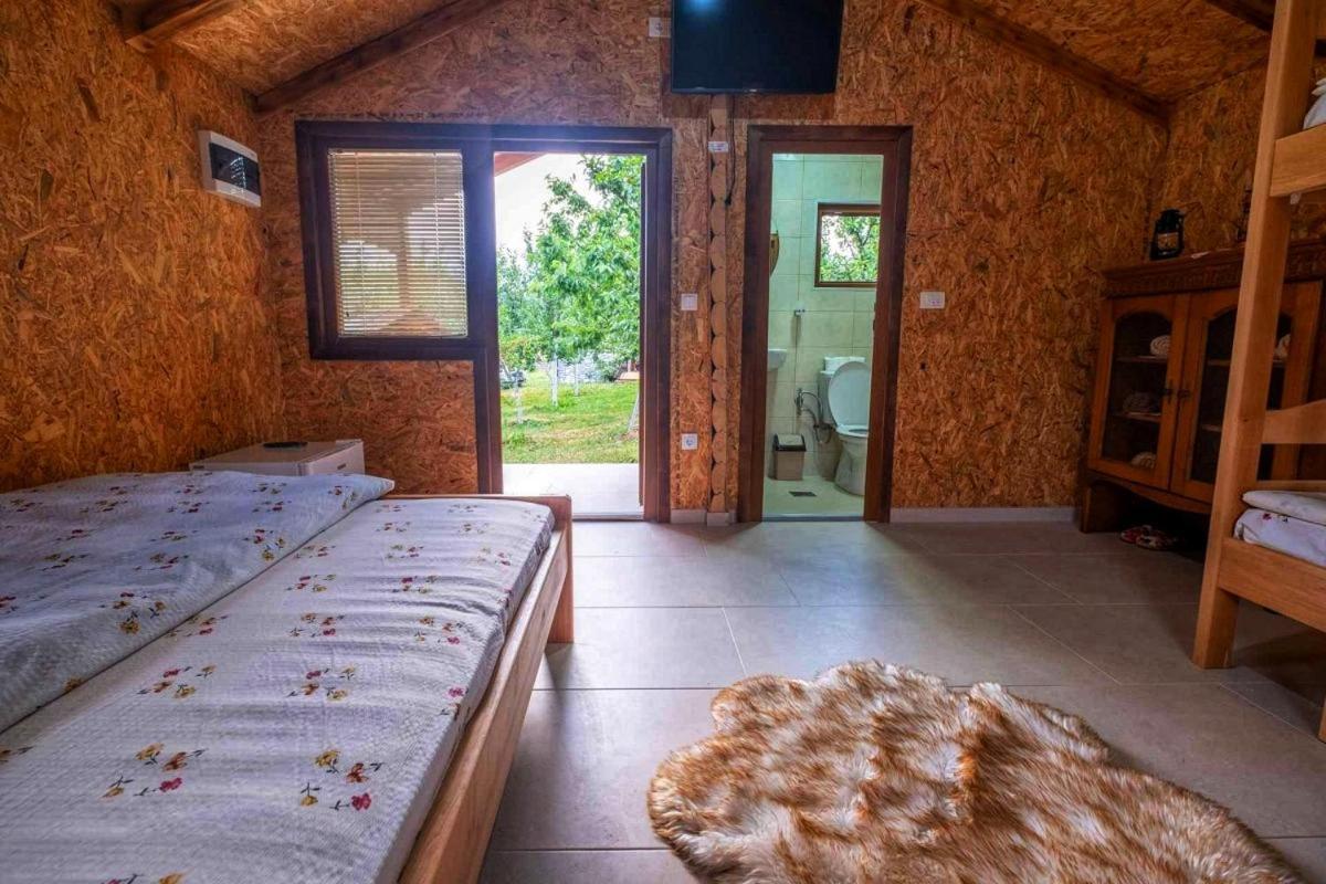Holiday Bungalows & Food Plav Luaran gambar