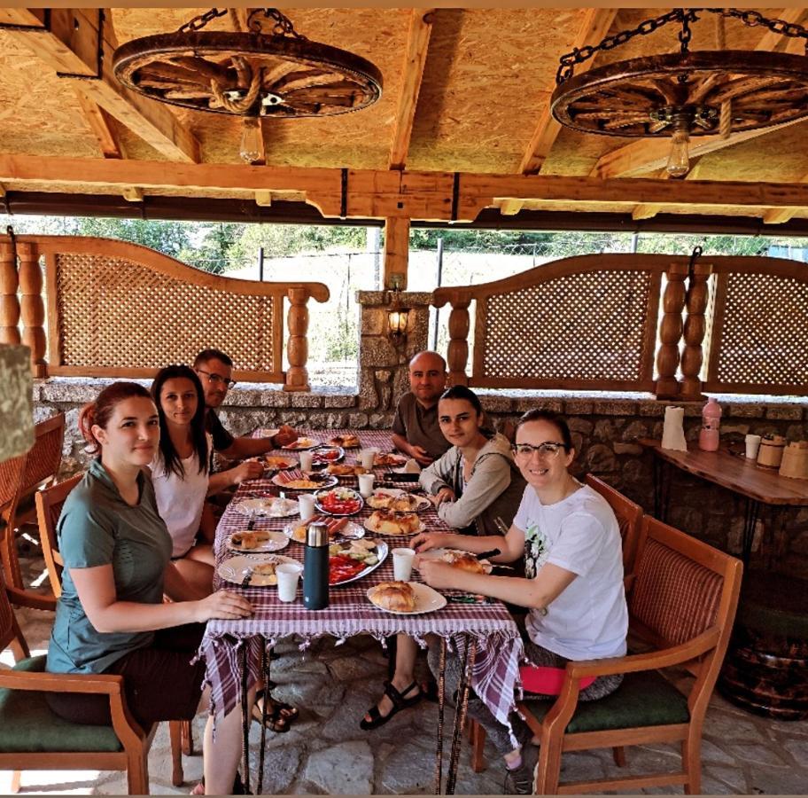 Holiday Bungalows & Food Plav Luaran gambar
