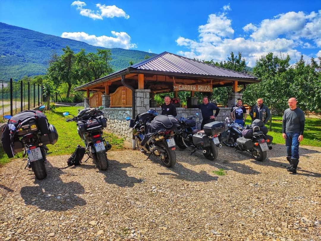 Holiday Bungalows & Food Plav Luaran gambar