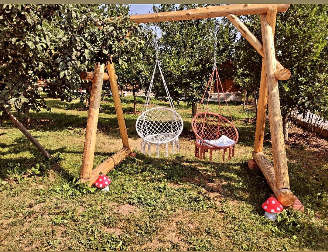 Holiday Bungalows & Food Plav Luaran gambar