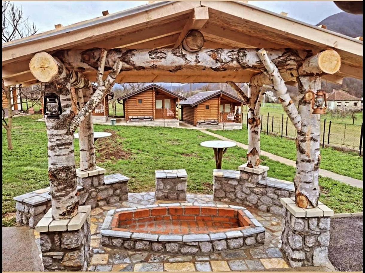 Holiday Bungalows & Food Plav Luaran gambar