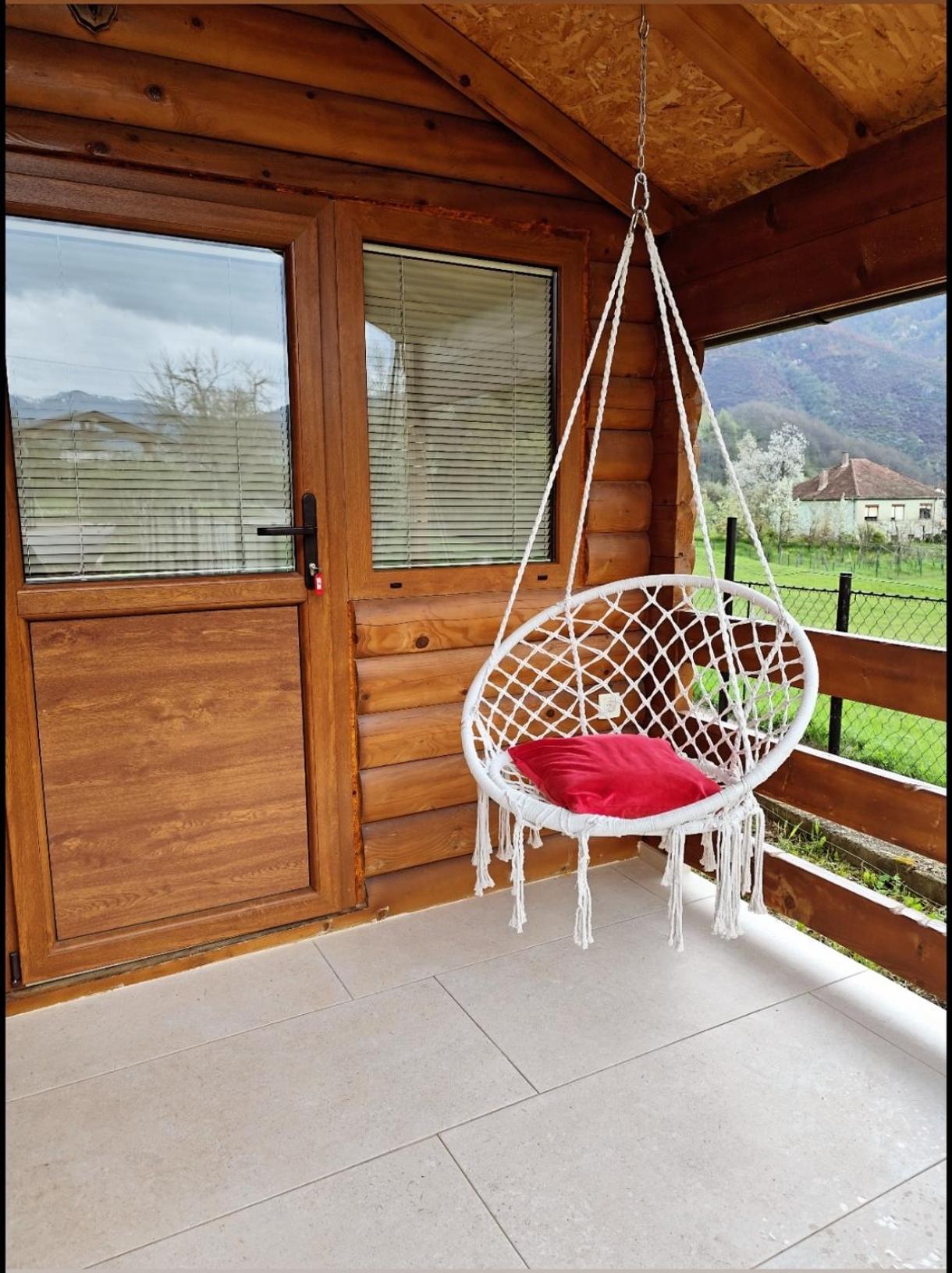 Holiday Bungalows & Food Plav Luaran gambar