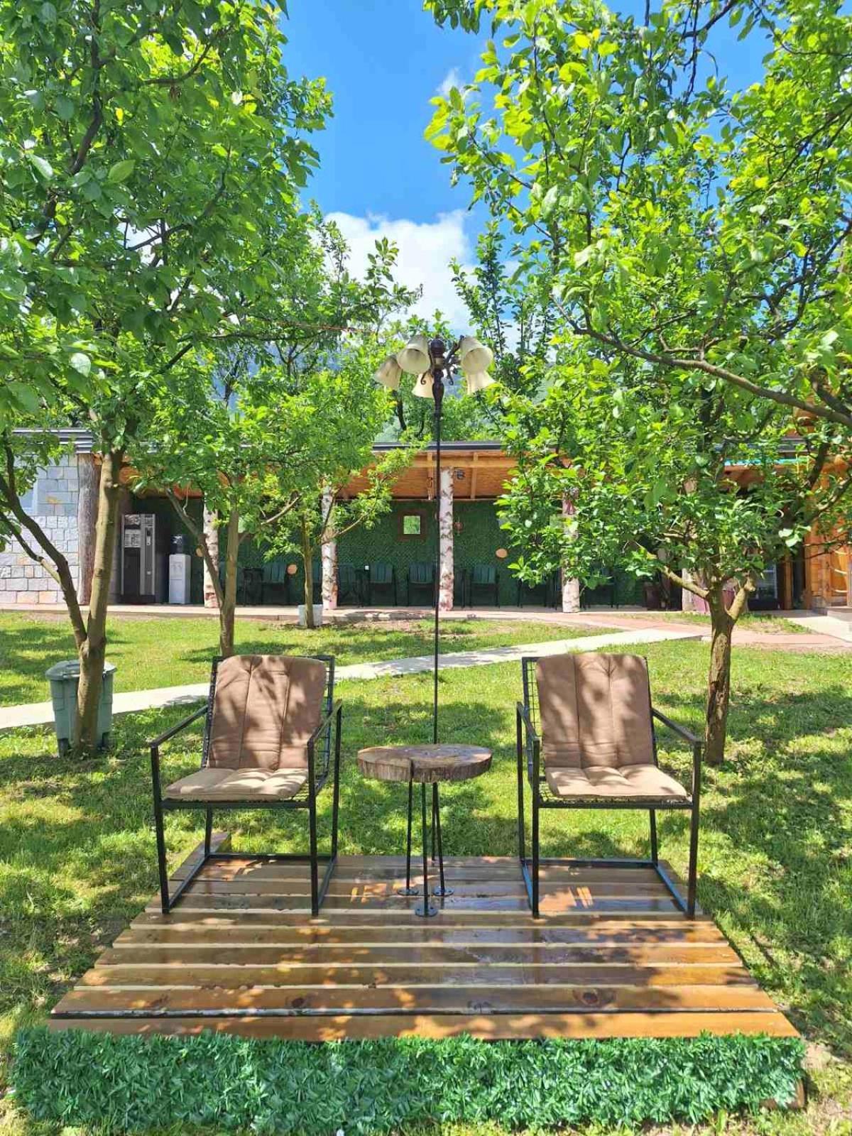 Holiday Bungalows & Food Plav Luaran gambar